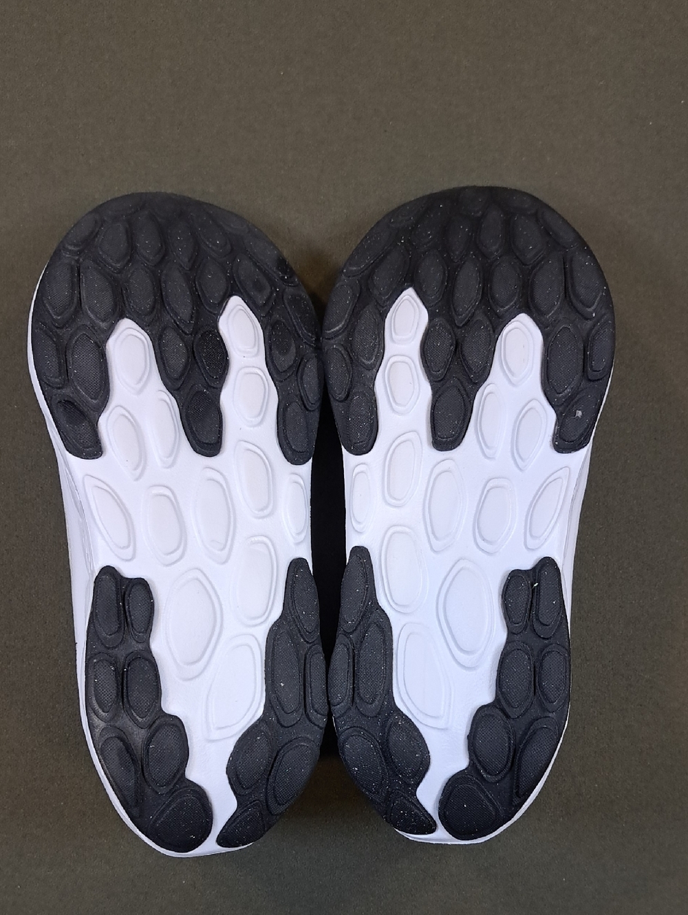 New Balance Fresh Foam 520 v9 Running Shoe - Color: White/Black - Size: 7.5 Wide - Picture 8 of 9